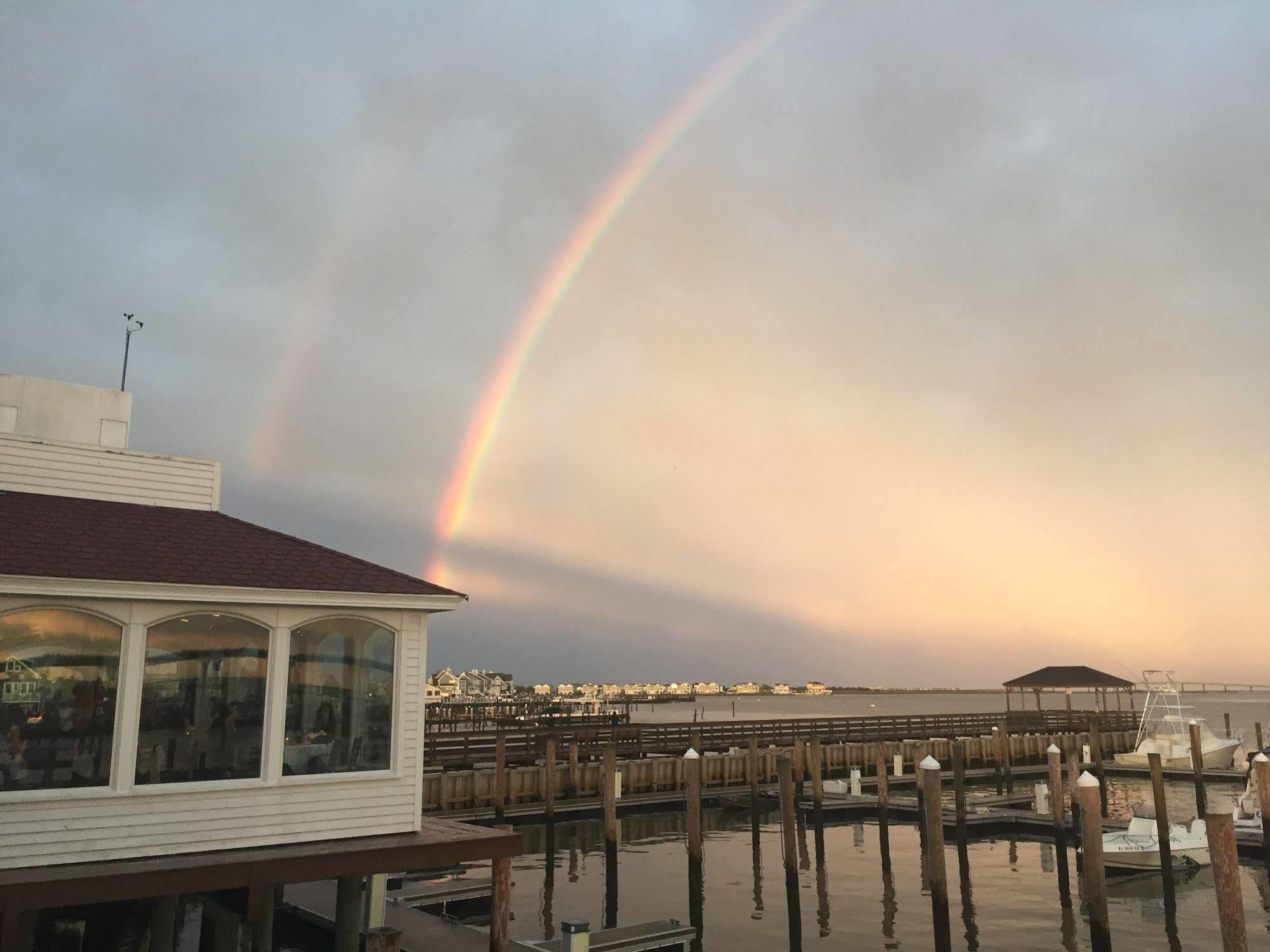 Tavern On The Bay Hotel - Frank Sinatra Suite Somers Point Eksteriør billede